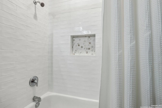 bathroom featuring shower / bath combo