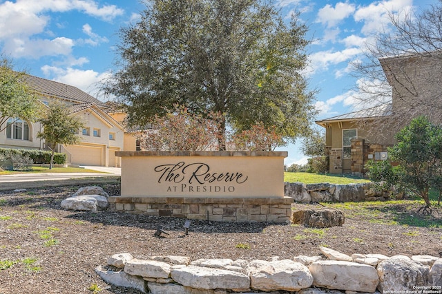 view of community / neighborhood sign