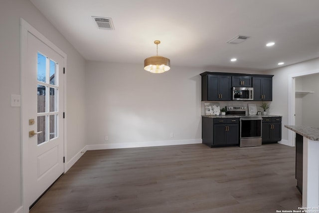 kitchen with stainless steel appliances, wood finished floors, visible vents, and recessed lighting