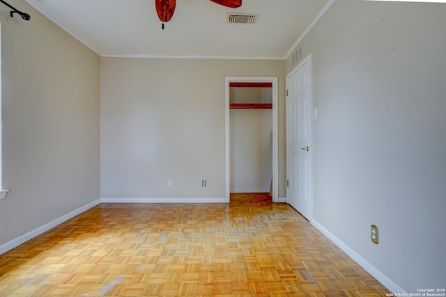 empty room with baseboards, visible vents, a ceiling fan, and ornamental molding