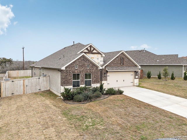 view of front of house featuring a front yard, roof with shingles, fence, and driveway