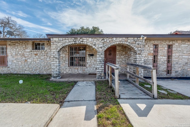 view of front of house featuring a porch