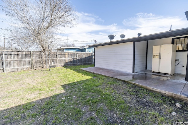 view of yard featuring a patio area and fence