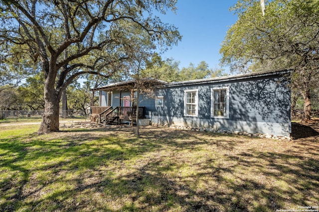 view of front facade with a front lawn