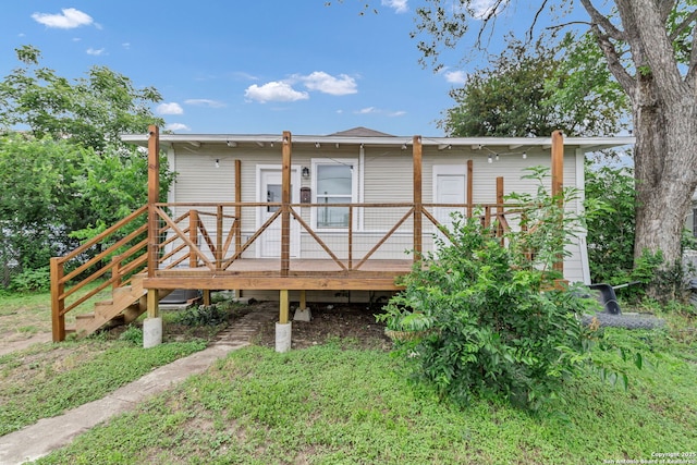 121 Harding, San Antonio, TX 78203 - back of property with a wooden deck