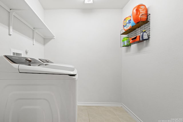 laundry area with laundry area, independent washer and dryer, and baseboards