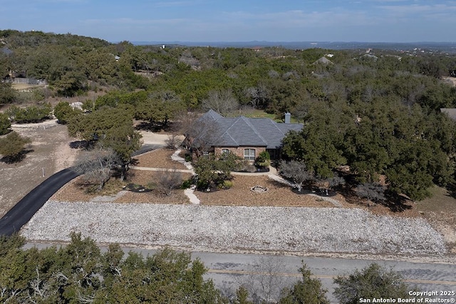 bird's eye view featuring a wooded view