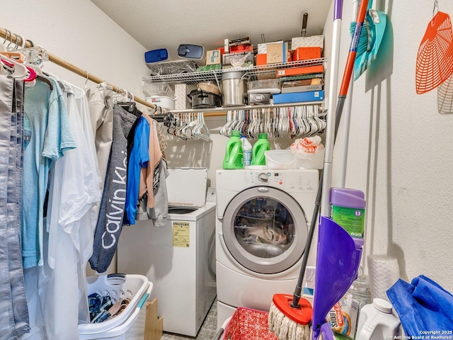 washroom with laundry area and washer / clothes dryer