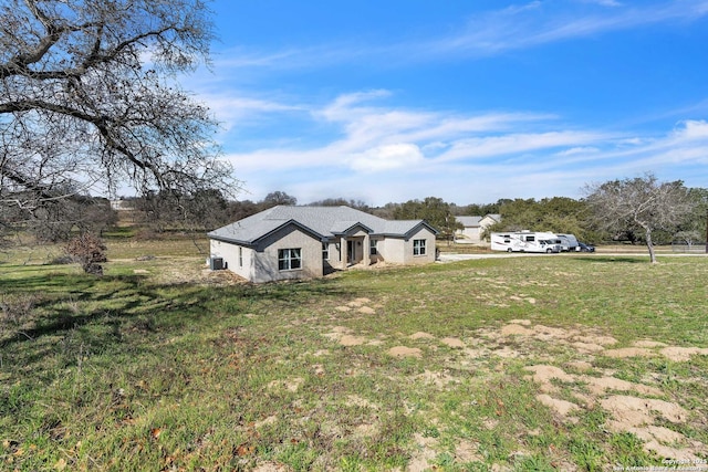 view of front of property with a front lawn