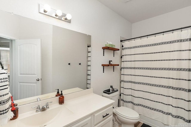 full bathroom with a shower with curtain, vanity, and toilet