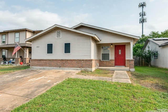 view of front facade featuring brick siding and a front lawn