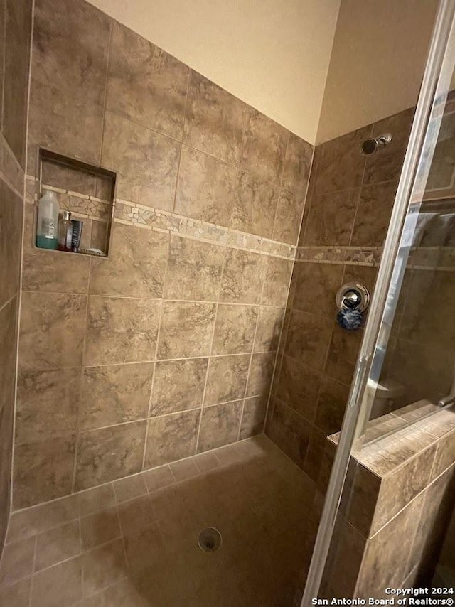 full bathroom featuring a shower stall