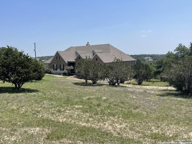view of front of property with a front yard