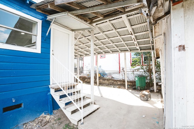 property entrance featuring crawl space