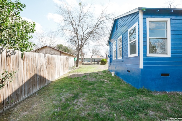 view of yard featuring a fenced backyard