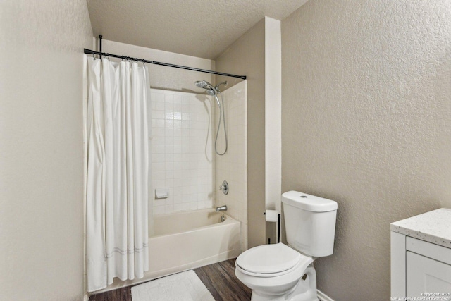 bathroom featuring shower / bath combo, a textured wall, toilet, wood finished floors, and a textured ceiling