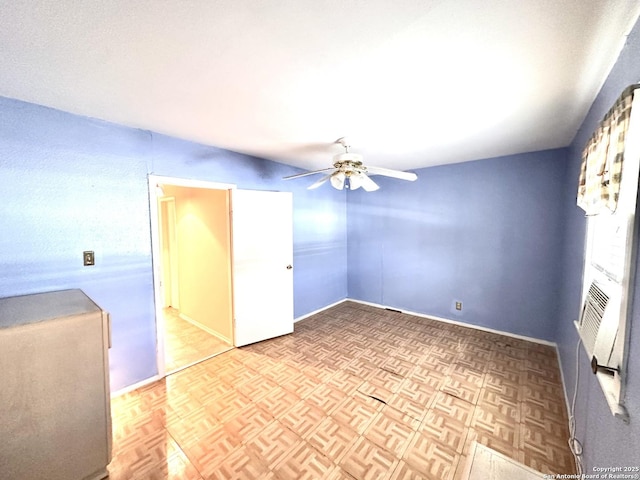 unfurnished room featuring baseboards and a ceiling fan