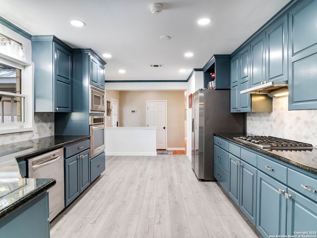 kitchen featuring visible vents, blue cabinetry, stainless steel appliances, and light wood-type flooring