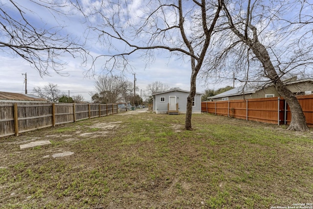 view of yard featuring a fenced backyard