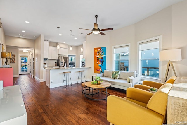 living area with recessed lighting, a ceiling fan, dark wood-style flooring, and baseboards