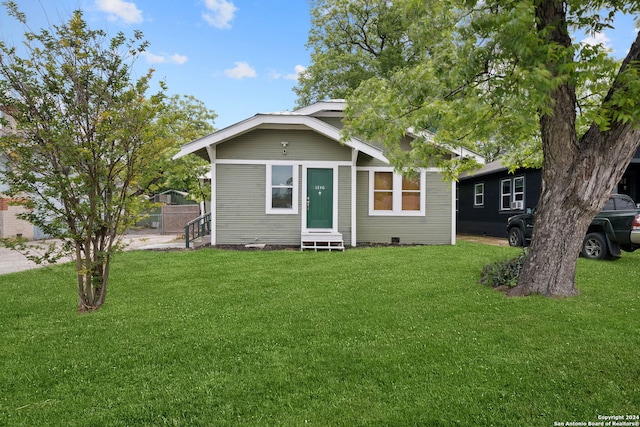 view of front of house with entry steps, a front lawn, and crawl space