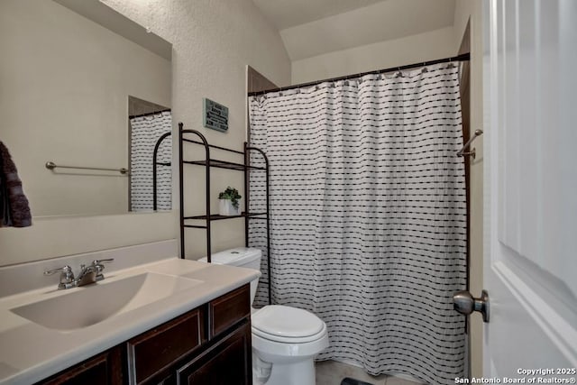 bathroom with a shower with shower curtain, vanity, and toilet