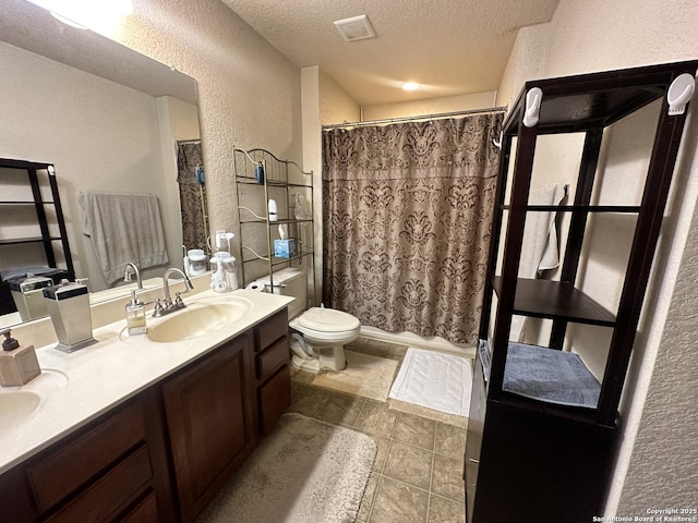 full bath with a textured ceiling, a textured wall, a sink, and a shower with curtain