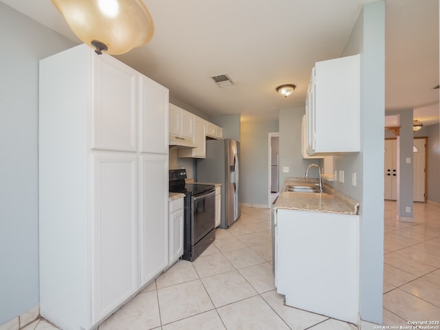 kitchen with under cabinet range hood, a sink, visible vents, light countertops, and electric range oven