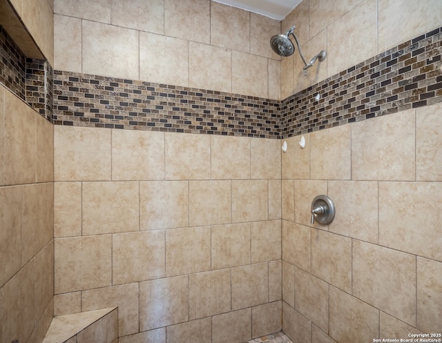 bathroom featuring tiled shower