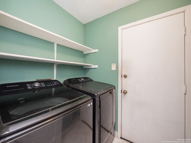 washroom featuring laundry area and independent washer and dryer