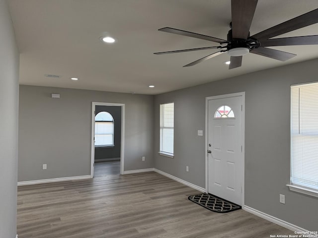 foyer entrance with recessed lighting, wood finished floors, a ceiling fan, visible vents, and baseboards