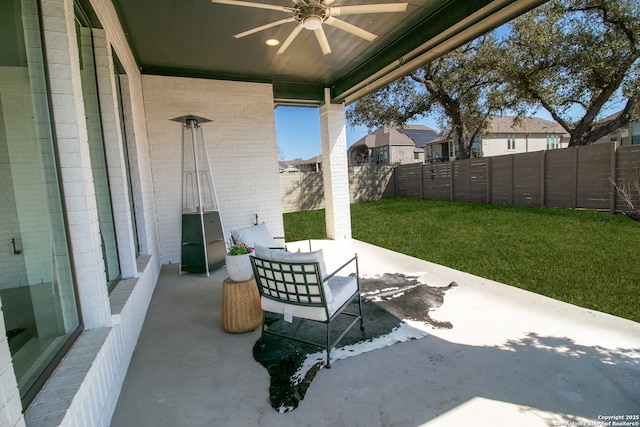 view of patio featuring a fenced backyard and ceiling fan