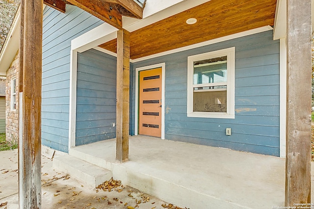 doorway to property featuring covered porch