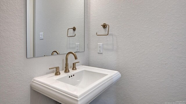 417 Verdad Way, Boerne, TX 78006 - bathroom with a sink and a textured wall