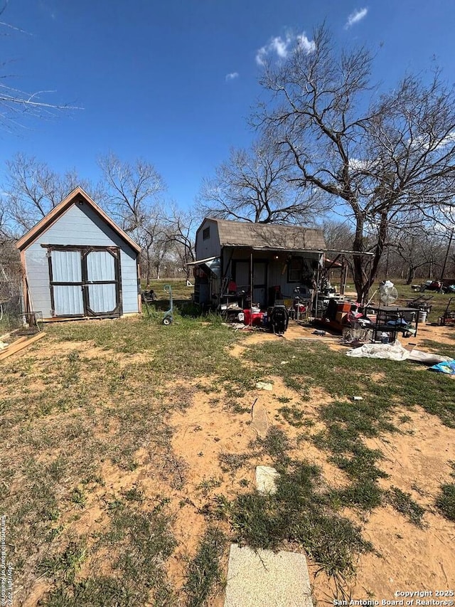 view of yard featuring a shed and an outdoor structure