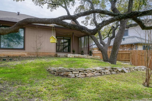 view of yard featuring fence