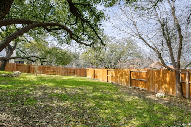 view of yard featuring a fenced backyard