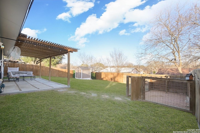 view of yard featuring an outbuilding, a fenced backyard, a storage shed, a pergola, and a patio area