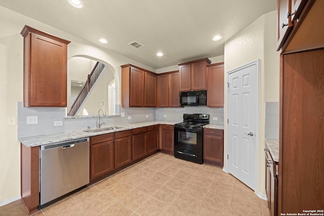 kitchen featuring recessed lighting, a sink, visible vents, backsplash, and black appliances