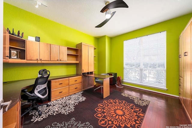 office featuring dark wood-style floors, ceiling fan, a textured ceiling, and built in study area