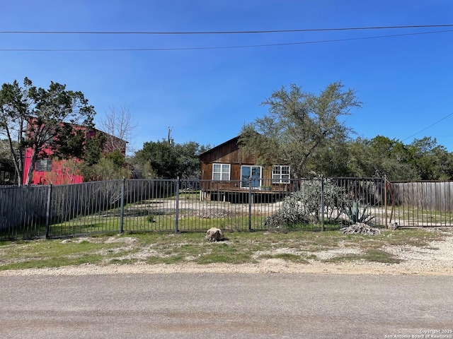 view of front of house featuring fence