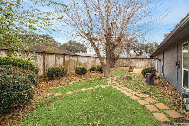 view of yard featuring a fenced backyard