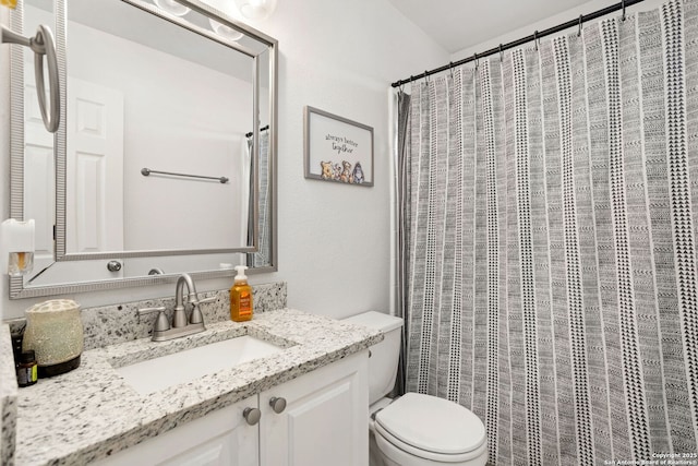 full bath with vanity, toilet, and a shower with curtain