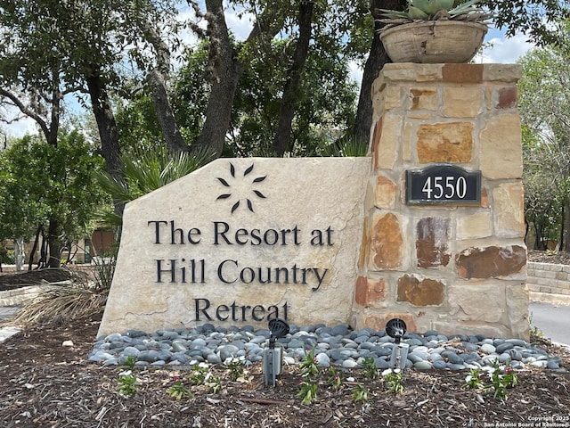 view of community / neighborhood sign