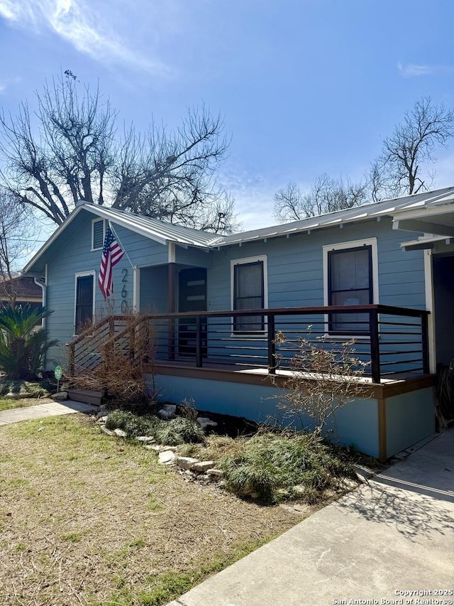 view of front of home featuring a porch