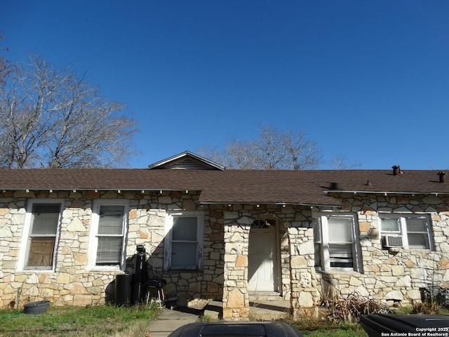 view of front of home with roof with shingles