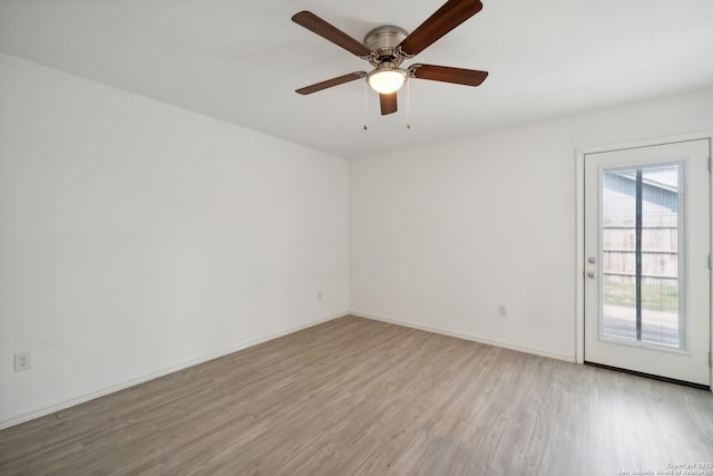 unfurnished room featuring a ceiling fan, light wood-style flooring, and baseboards