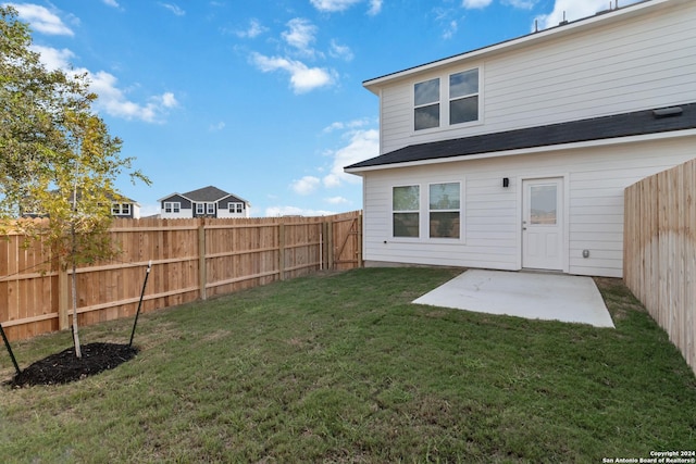 view of yard featuring a fenced backyard and a patio