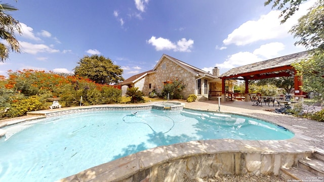 view of swimming pool featuring a pool with connected hot tub, a patio area, and a gazebo