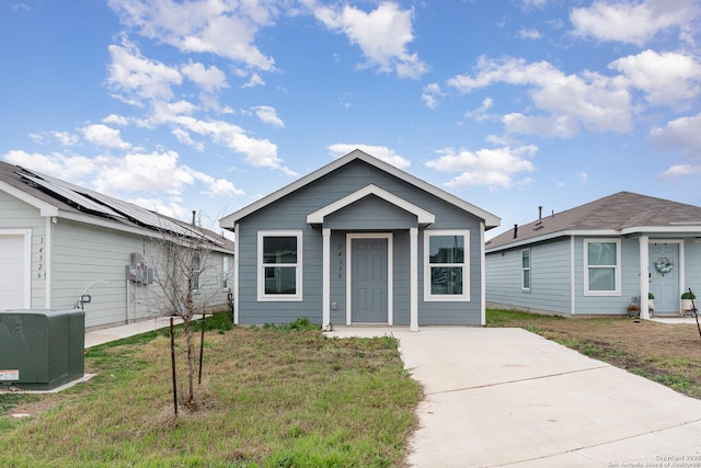 view of front of house featuring a front yard